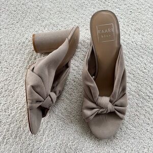 Kaari Blue Women's Taupe Knotted block heeled Mules